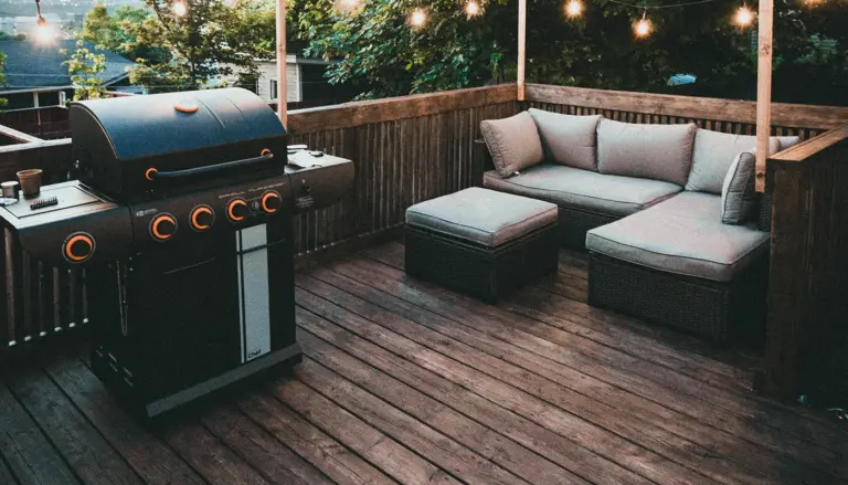 Die Planung ist der wichtigste Schritt beim Bau einer Terrasse. Sie sollten sich überlegen, wo Sie die Terrasse bauen möchten, welche Größe sie haben soll und aus welchen Materialien sie bestehen soll.